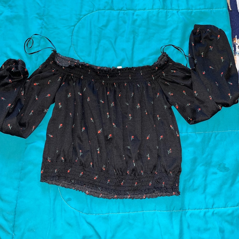 🌷off the shoulder TOP!